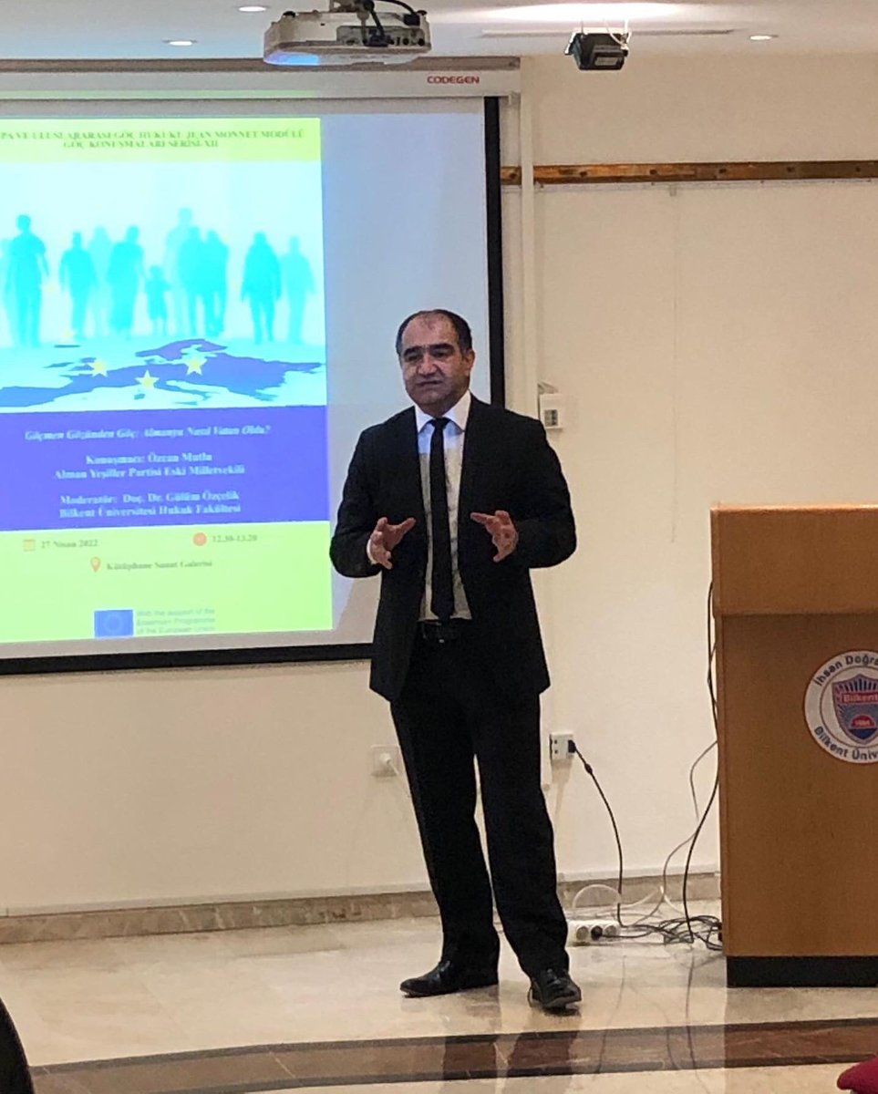 ozcelik_gulum's tweet photo. Göç Konuşmalarını çok güzel bir konferansla tamamladık. Sn  @OezcanMutlu’ya samimi açıklamaları, sevgili öğrencilerime tartışmaya yön veren soruları için çok teşekkürler! https://t.co/ERKIR18Icb
