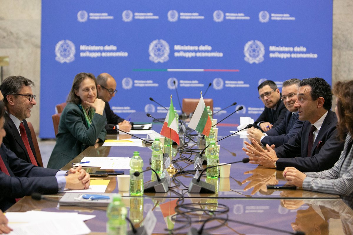 🇮🇹🇧🇬Al centro dell’incontro tra Giorgetti e #Lorer, ministro delle innovazioni e della crescita della #Bulgaria, i principali temi di cooperazione economica e le conseguenze del conflitto in #Ucraina.
#inflazione #startup #investimentitecnologici #farmaceutica.