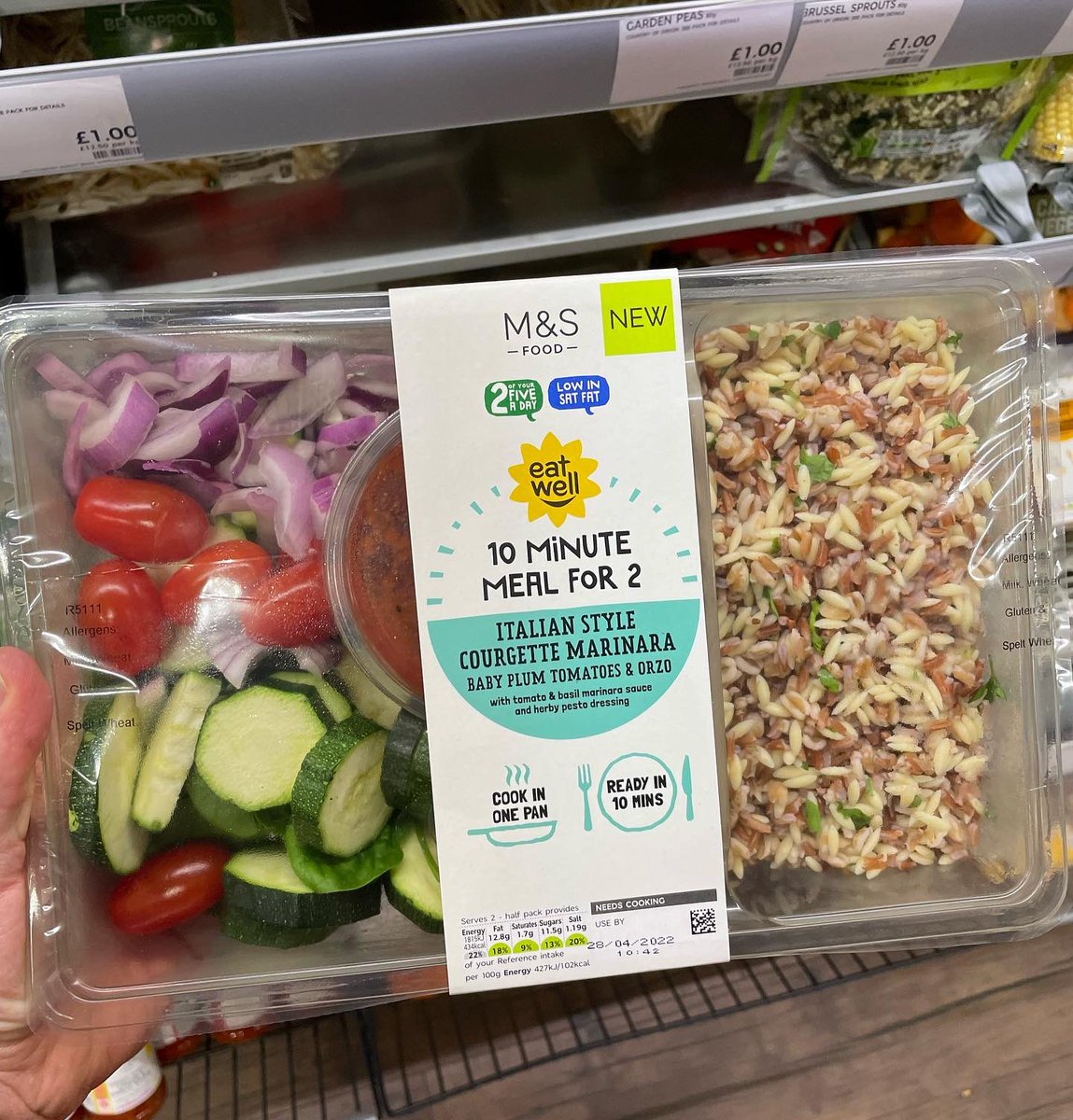 All_Things_New_'s tweet photo. 10 Minute Meals for 2! 👀 At M&S @marksandspencer #mands #mandsfood #mealfortwo #bangbang #cauliflower #marinara #sweetpotato #butternut #wellthisisnew https://t.co/7OCDqFqrdi
