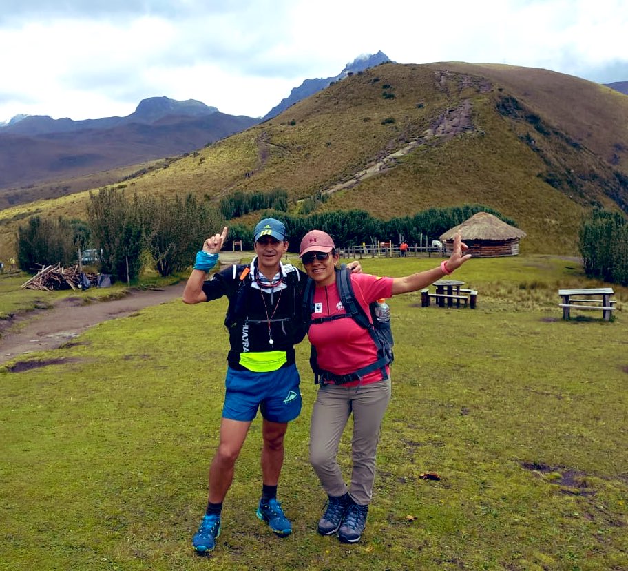 ParolerosEC's tweet photo. #Parolos desde el Ruco Pichincha.
Entrenando ando 🏔 #LaVidaEsAfuera @AVAstudillo 🎉 https://t.co/fSgOZqe8cK