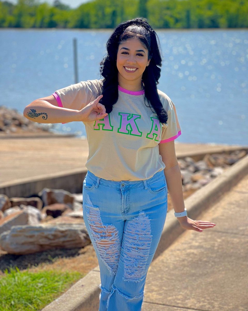 mackenziedenaee's tweet photo. I am honored to PHinally be part of the PHIRST, the PHINEST, & the PRETTIEST sorority known to mankind. THE Alpha Kappa Alpha Sorority Incorporated. 💕💚
You all may know me as Mackenzie but in AKALand my sisters call me Illustrious Ivy!
#HX
#PHirstDayOut #K1U9
#AKA1908 https://t.co/vd4bdvzHLK