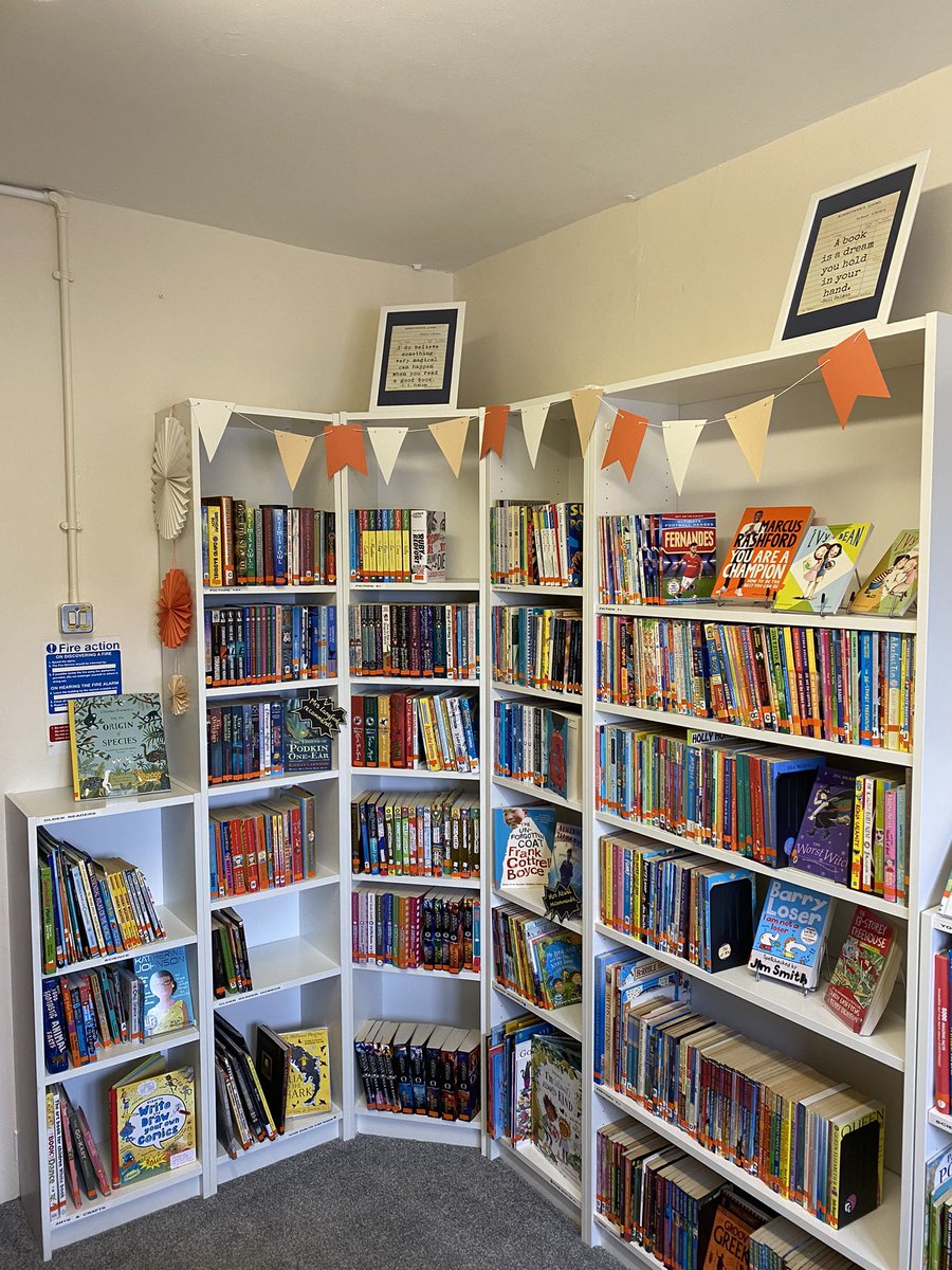 ParmjitAtwal's tweet photo. We have had a brilliant time officially opening our new library with Mr Crawford and our excellent librarians! @CrawfordMatt77 @embarkfed #lovelearninglovelife https://t.co/eV2E50XCEd