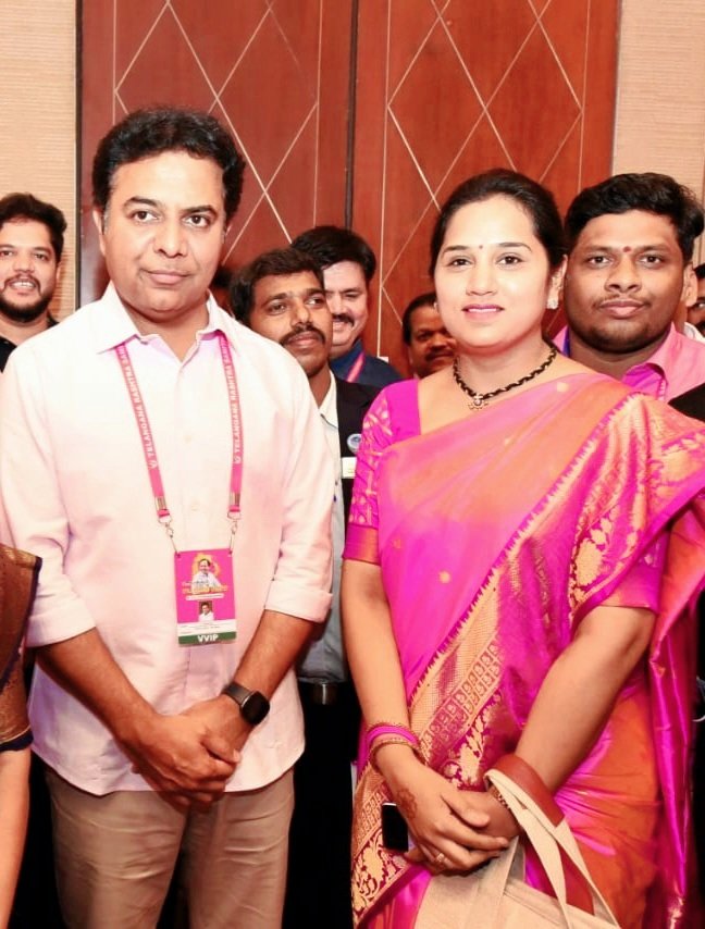 AdarshSindhu's tweet photo. #21YearsOfTRS 
#TRSPartyFormationDay 
  With @KTRTRS
Anna and @DrRanjithReddy garu at #TRS plenary today .

@TelanganaCMO @trspartyonline https://t.co/ghR7BO4QWF