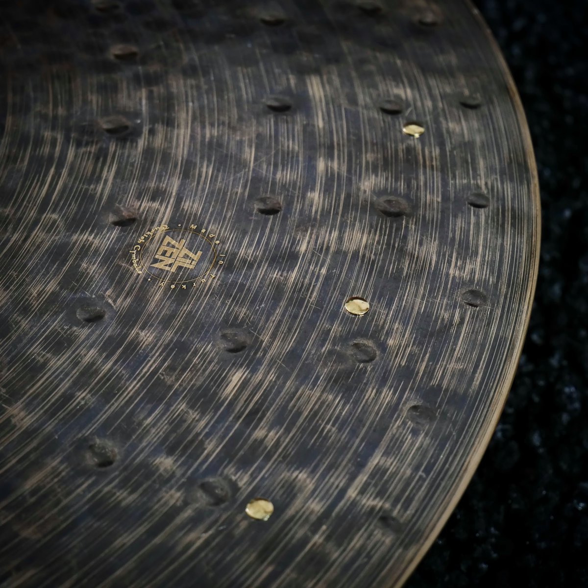 INDeDrumLab's tweet photo. We have Turkish 22" Cappadocia Ride Cymbals w/Rivets! Cappadocia cymbals have earthy qualities with medium/dry decay and articulate response. They're great for jazz, funk, and “grungy” rock.
•
•
•
#indedrum #drums #drum #drumset #cymbal #cymbals #turkishcymbals https://t.co/sSHZltBqsK