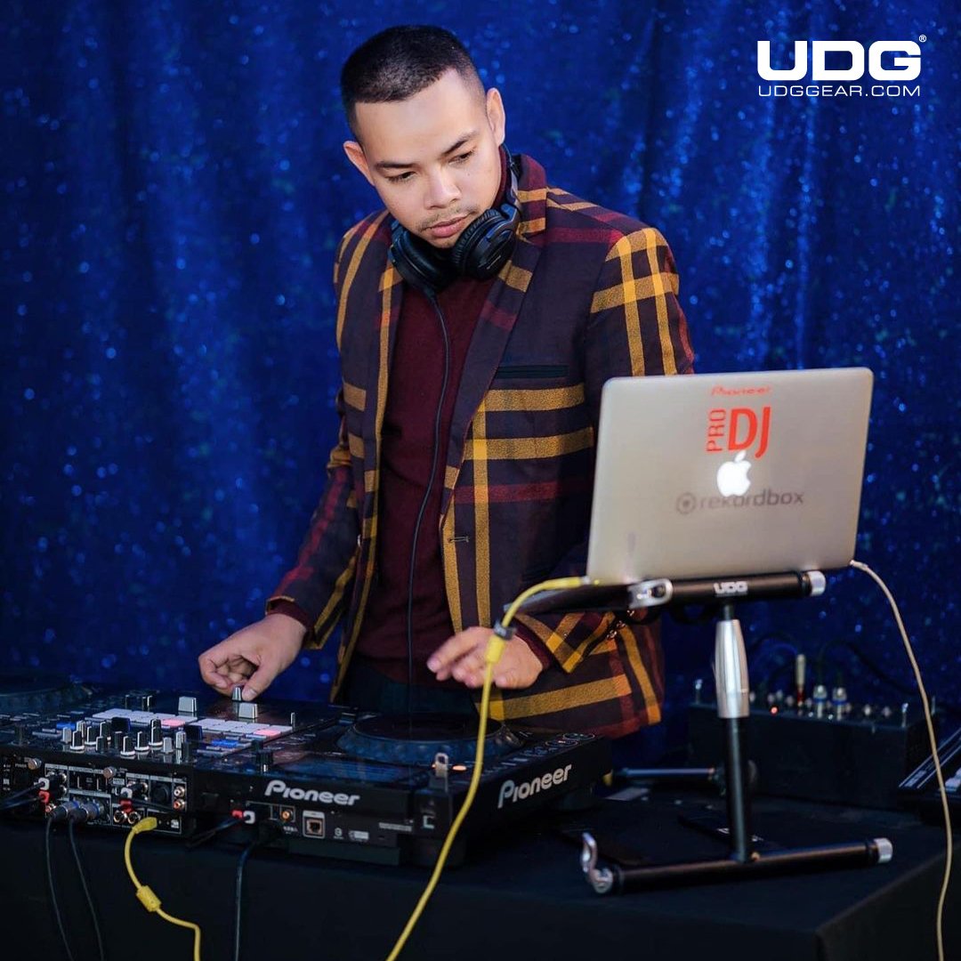 udggearcom's tweet photo. The UDG Creator Laptop/Controller Stand Aluminium Black by @dj.mady.pro
#UDG #UDGGEAR #Deejay #Producer #DJLIFE #UDGonTheRoad #DJonTour #UDGreGram #laptopstand #djstand #djsetup #djmix #musiclovers #musiclover #musiclife #musicproduction #musicproducer #streaming #LiveStreaming https://t.co/PDo1wtEKrk