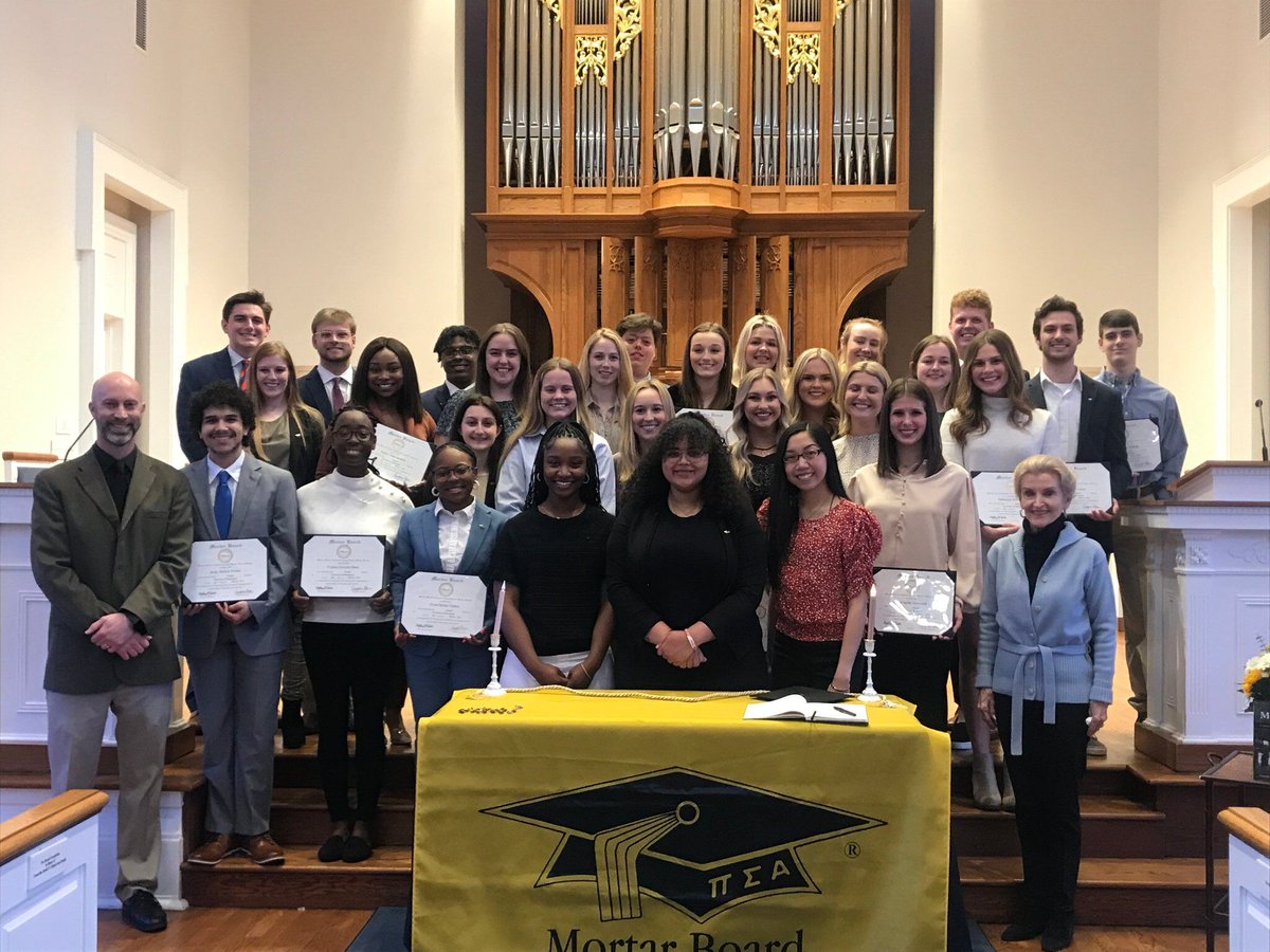 MortarBoard's tweet photo. The @OleMiss Tassels Chapter initiated new members featuring guest speaker, #MBNF Trustee, and @OleMiss alumna Jan Farrington! Then #MBNF Trustee and @OleMiss alumnus Bruce Ware spoke at their new member orientation! #MortarBoard https://t.co/68zqtwT6Yf