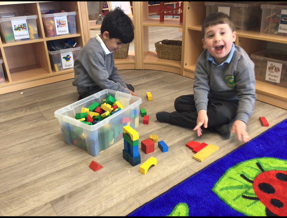 BlueClassBEFS's tweet photo. We have loved exploring our new classroom and trying out lots of new activities! Lots of excitement and very big smiles! 😃 A fantastic start to the summer term! 🌟🐞🐝 https://t.co/sgWDH0IvPH