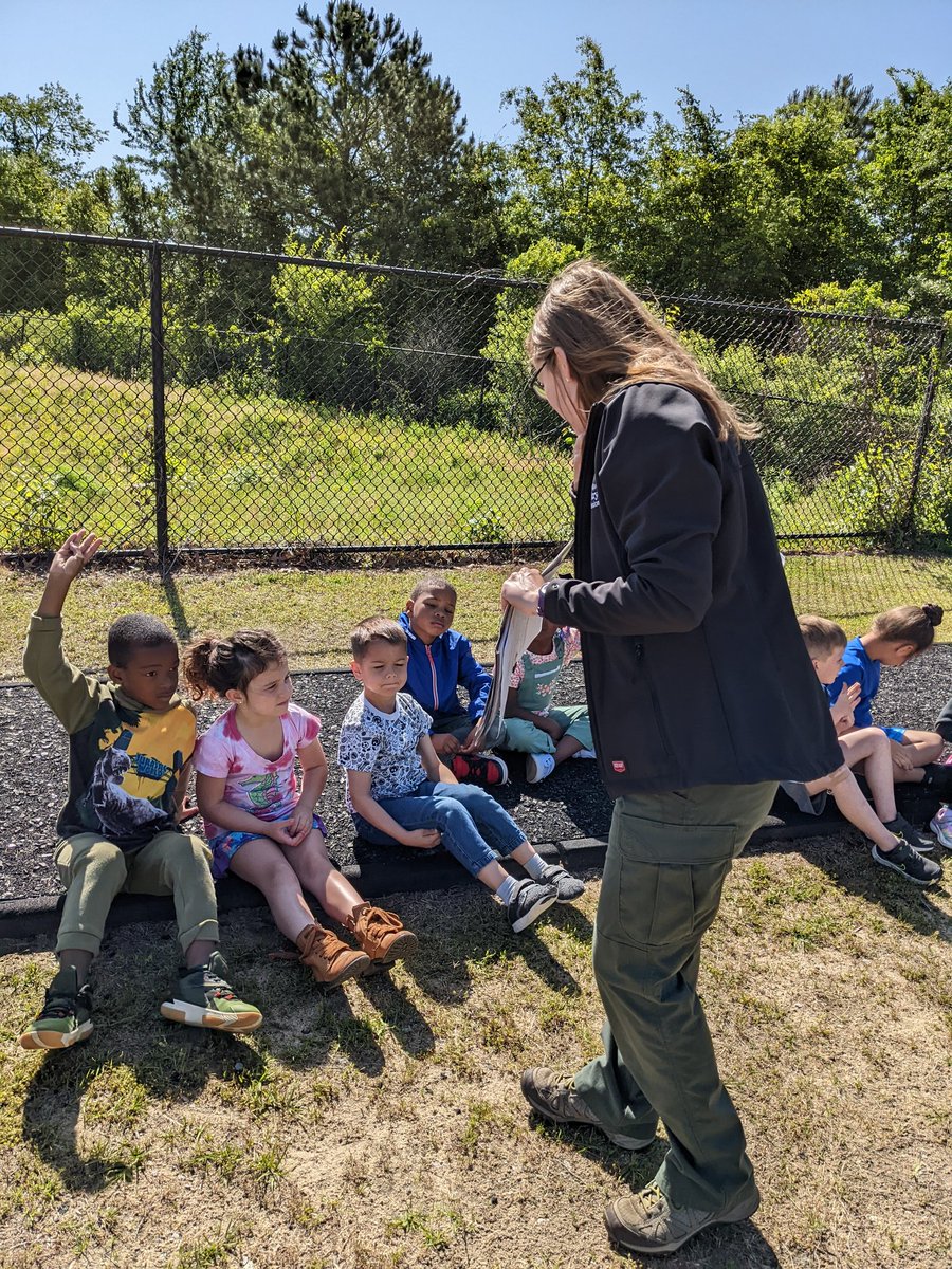 The South Carolina Forestry Commission came out to talk with our students about the signs of spring and birds.  It was fabulous!! @EmmerGeo @ForestryCommish @CatawbaTrail