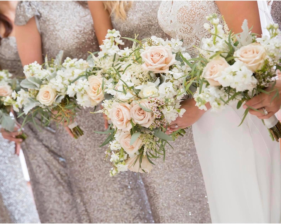 kaycestork's tweet photo. I’ve been MIA due to a very BUSY April! Funny enough, I thought this April would be a slower month for us but that was very much not the case! 🥰 
No complaints though…our subjects are simply too gorgeous for that!!! 

❤️
Kayce

Florals by @pinehillsfloraldesign https://t.co/q8DkXEzSye