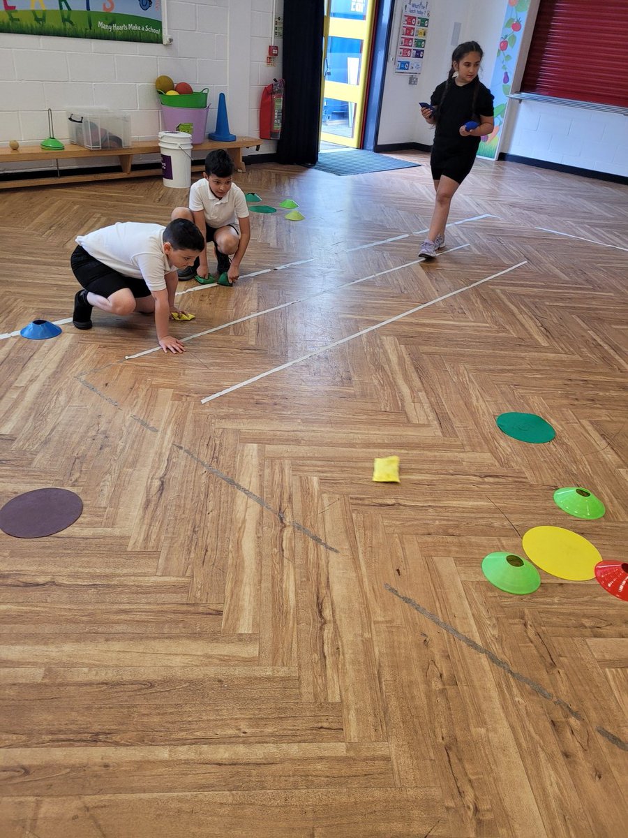 4L started their new topic in PE, they loved competing against their friends during games of curling!