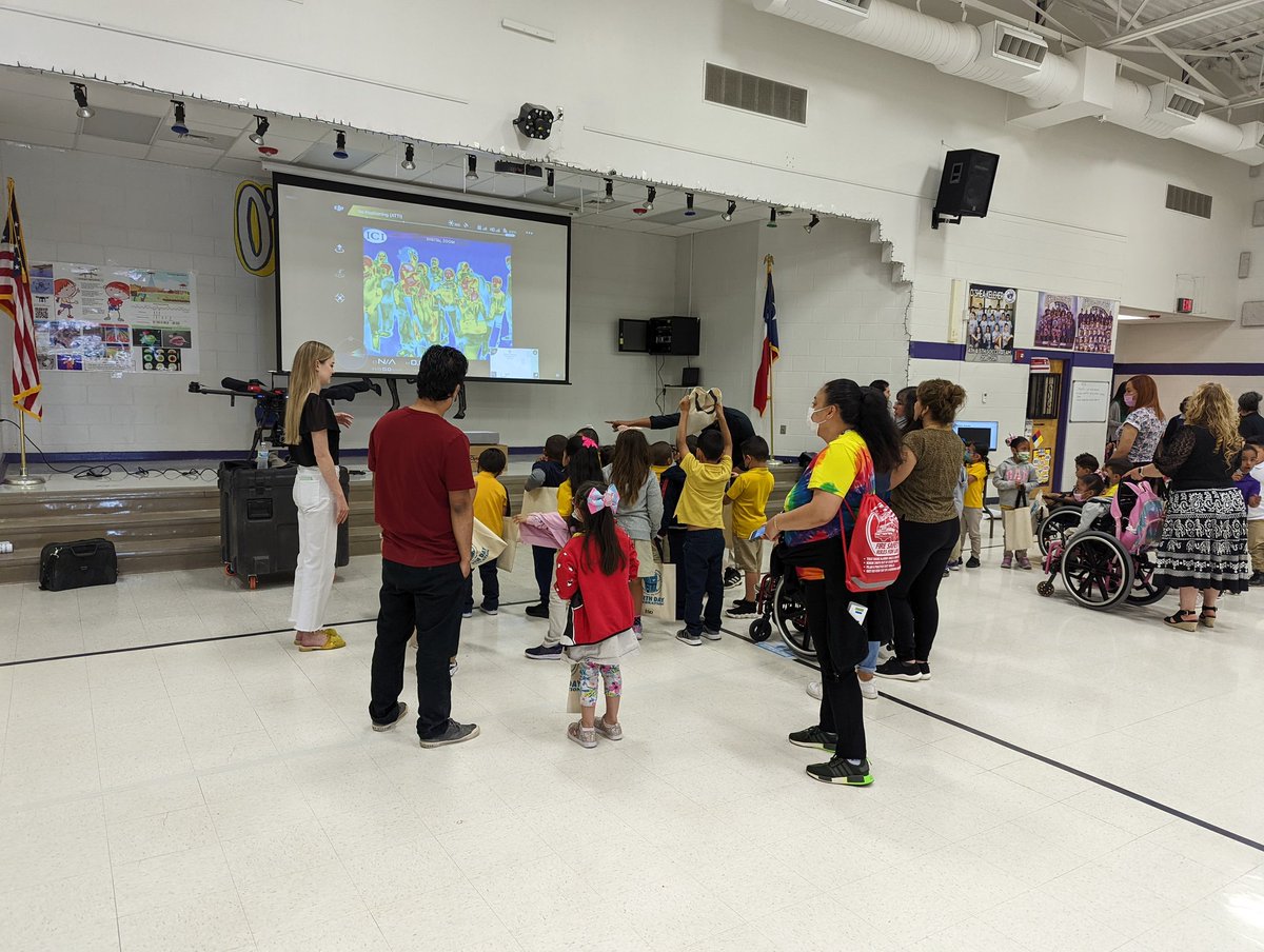 rslab5's tweet photo. Fun with elementary school kids. #ep_tamu @txresearch https://t.co/sijEXwze66