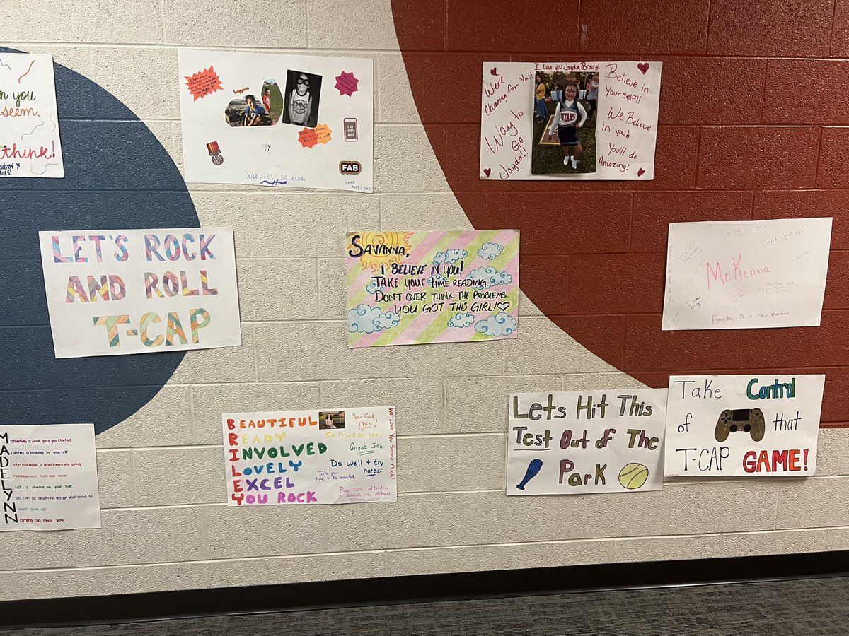 These parent posters sure made us smile each morning before TNReady! But today, we celebrate them coming down! 🙌🏼 So proud of these awesome students for working so hard #funinfourth <a href="/CENT_Tweets/">Centennial Panthers</a>