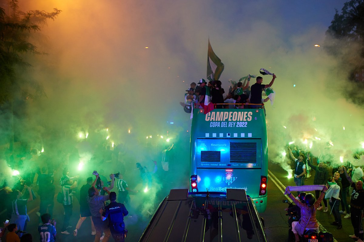 🤤🤤🤤

Hay un poco de foto en esta 𝑳𝑶𝑪𝑼𝑹𝑨.

#BetisAlé