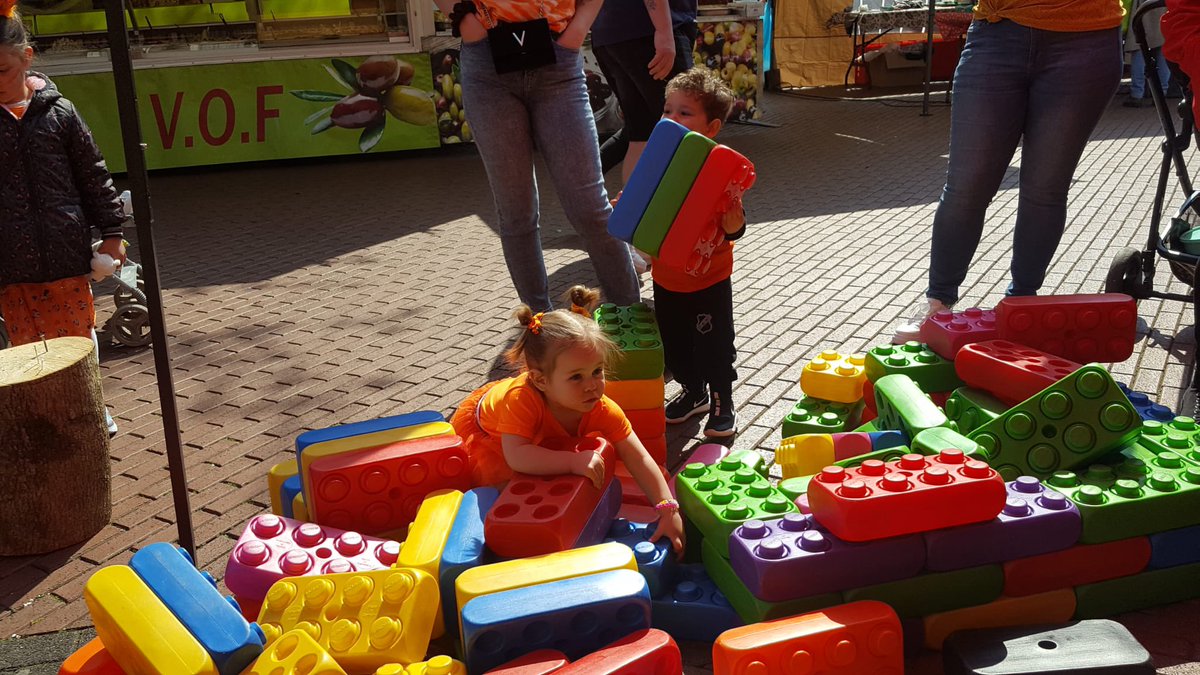 🏗 Bouwen aan een nog mooier Brunssum op een zonovergoten dag 🌞 met heel mensen in <a href="/Gem_Brunssum/">Gemeente Brunssum</a> op de Oranjebraderie…. Topdag! 🌹