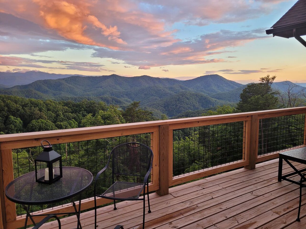 ViewHouses's tweet photo. Smokies Cabin https://t.co/loi3ndttpG