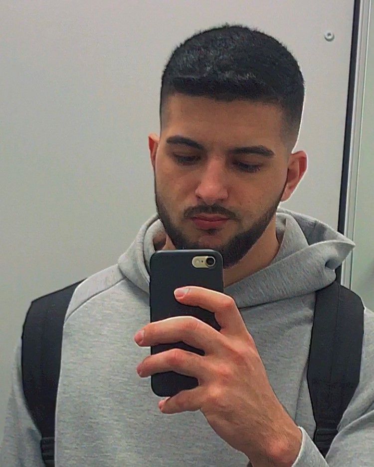 Hi guys! I want you to know what the creator of the collection "VIBE XXI" looks like.✌️ #NFTartists