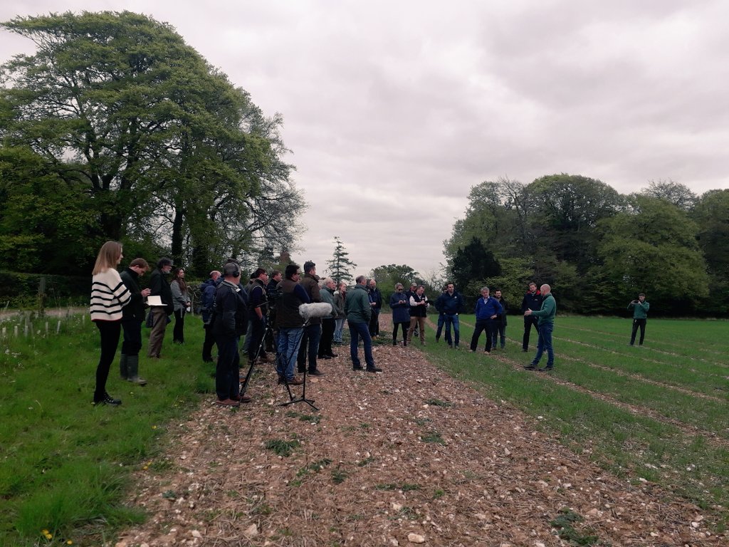 NFUSouthEast's tweet photo. Good to see such a good turnout for our @NFUHants_IoW #netzero event held jointly with @smallrobotco at #Lockerley Estate @LEAF_Farming https://t.co/P3CZujMARC