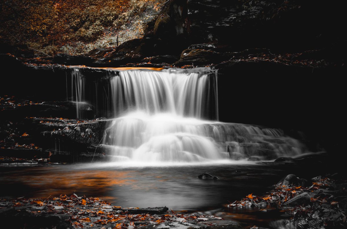 This was my first time trying long exposure! I love learning new skills 🖤 

On a side note - anyone have a foundation invite they would like to send me? 🖤🖤

#photography #nftphotography #NFTCommunity #NFTs #NFTartists #nftcollectors #FoundationInvite