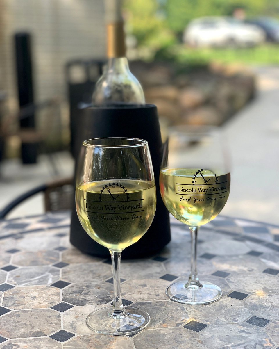 It doesn’t matter if the glass is half empty or half full - there’s clearly room for more wine. #right? 😉🍷 

#findyourwinetime #winejokes #ohiomadewine #ohiowine #ohiowinery #supportlocal #allohiowine #lincolnwayvineyards #woosterohio