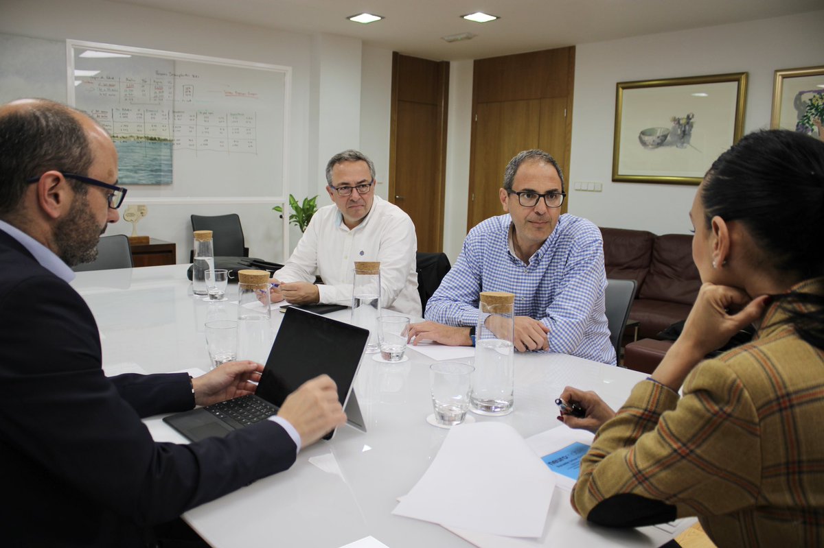 vallemiguelez's tweet photo. 📸 Reunión con @Neuromobile para conocer su experiencia en la dinamización económica y gestión de entornos comerciales a través de tecnologías como #IoT y #BigData. 
#SeguimosTrabajando https://t.co/hdSmVuAVTh