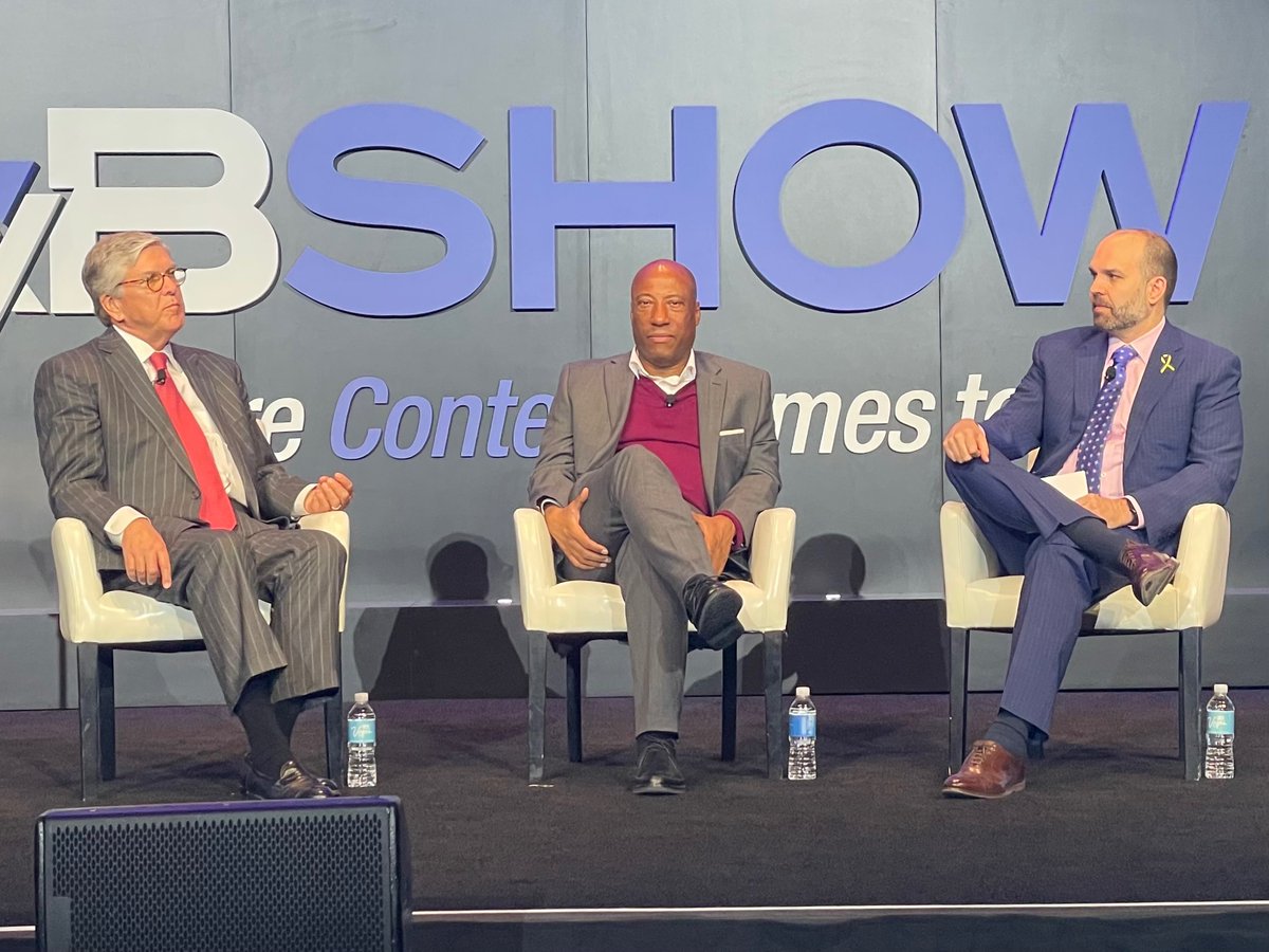 AllenMGroup's tweet photo. Byron Allen on stage with Sen. Gordon H. Smith at the @nabtweets SHOW in #LasVegas!
#ClimateChange, freedom of press, and flow of #Truthful information. The conversation that connects everyone in America is the topic today at #NAB https://t.co/eA5sLUZkID