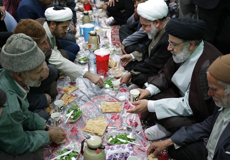 mry66y's tweet photo. شما این عکس رو خوب نگاه کنید،به شخصی که روبروی اقای رئیسی نشسته،نگاهش رو ببینید باورش نمیشه نشسته روبروی شخص دوم مملکت، فقط داره نگاه میکنه https://t.co/wpKQ2LCqcM