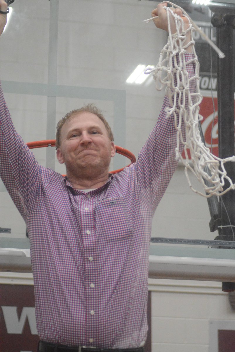 The_WCSA's tweet photo. 🚨 Breaking news 🚨

Coach Chris Sullens is resigning as WCHS boys basketball coach. This will be his final week on the job. Sullens won 129 games in 8 yrs, along with two district titles. He led the Pioneers to region 6 times &amp; substate in 2021. More coming on the WCSA website. https://t.co/ObXKRnTsOo