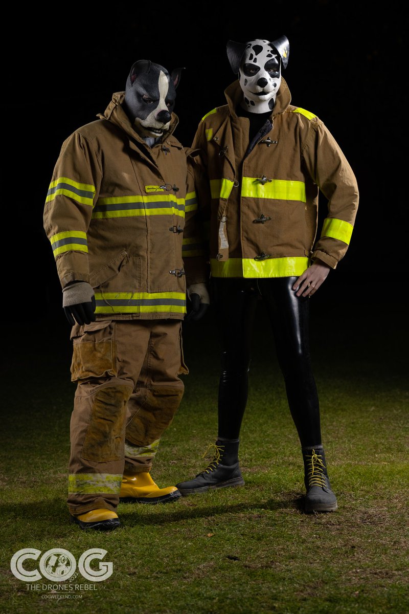 Bouncerthepup's tweet photo. A few more fire dog pics with @BestPup from #cog2022
šø: @RubberHandler https://t.co/yKYWMiwF3W