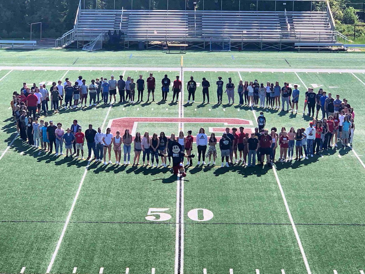 GuilfordCollege's tweet photo. What an amazing turnout for the final Spring Into Guilford! The #GuilfordCollege #ClassOf2026 is ready to get here and get started! It's going to be an amazing fall semester and we are SO EXCITED to get to know you and help you achieve your dreams! #GoQuakers #WeAreGuilford https://t.co/ynsmRSJORE