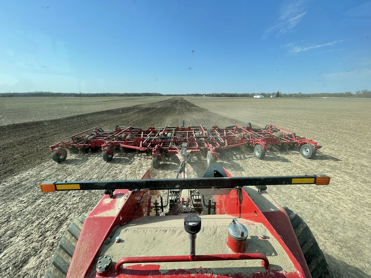 Central IL is very busy across the countryside! Great to see seed going in the ground. Glad to be going! #Plant22 #beans #corn