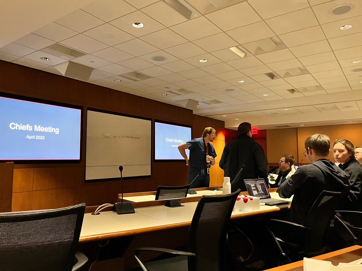 UTSW_RadRes's tweet photo. Throwback to our last Chief’s Meeting, where our chief residents share updates and “kudos” submitted by residents to celebrate each other’s success on clinical service. One of our favorite traditions at @UTSW_Radiology! 

@UTSW_MSK @UTSW_VIR https://t.co/tRpoAl1Kqt