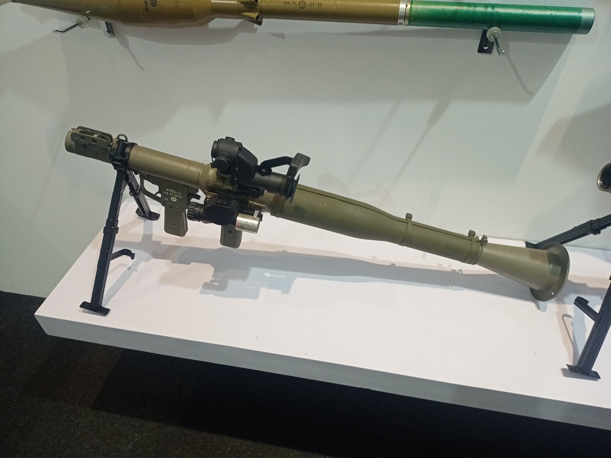 UnknownName452's tweet photo. The Bulgarian ATGL-L, a variant of the Russian RPG-7V2 and the plethora of its Anti-Armor and Anti-Personnel munitions.

Currently in use with the Philippine Army and Marine Corps and is slated to replace the M67 Recoiless Rifle.

#ADAS2022 https://t.co/ezEUp7sBEo