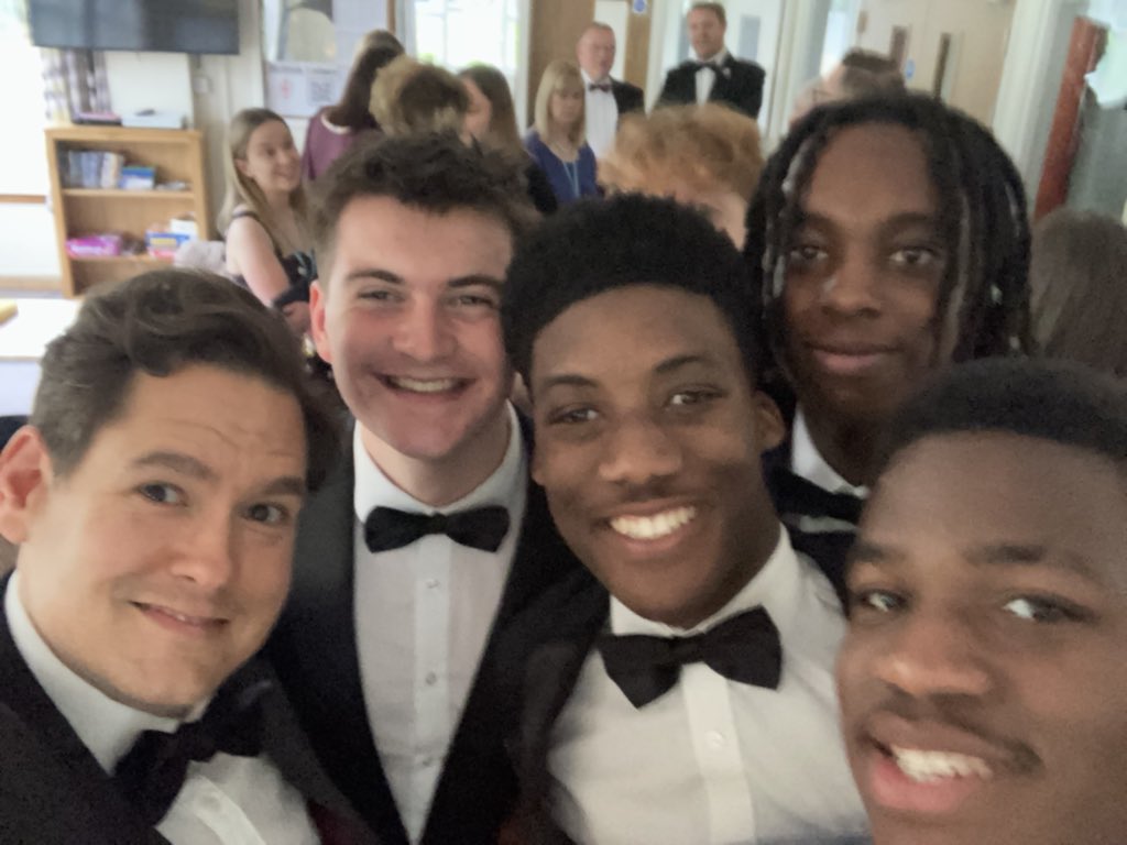 First tweet of the night….Kett Hall #Jubilee Formal. Y11 and House staff  have done an amazing job decorating the prep room. @wymondhamcol