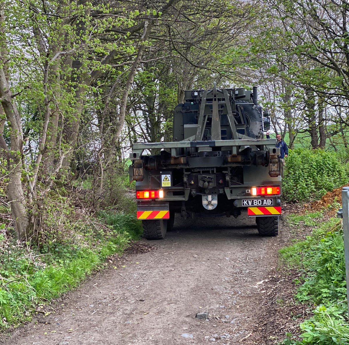 154ScottishRegt's tweet photo. Community Engagement Event ⛳️ talking to the locals about our trucks. 

@ABFTSCgilly 
 #Community #Engagement #BeCurious #YourArmy #154Team #LogisticsInScotland https://t.co/N3BCAqZmdb