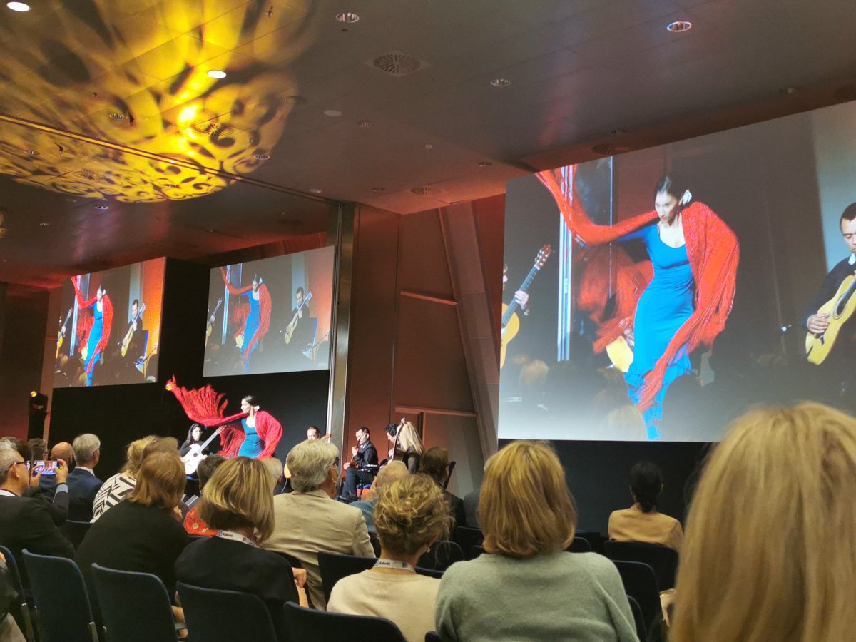 Fantastic opening ceremony here at #ATTD2022 with brilliant keynote talk and some trad Spanish music and dance to top it off 💃💃
