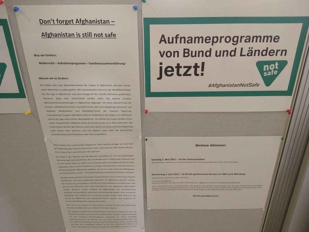 cara_089's tweet photo. Die Vorbereitungen auf die morgige 12-Stunden-Mahnwache #DontForgetAfghanistan laufen auf Hochtouren! Kommt morgen vorbei, informiert euch und hört um 19 Uhr die Redebeiträge der Betroffenen.
10 - 22 Uhr, Odeonsplatz
#muc2804 https://t.co/8fcaj41aXN