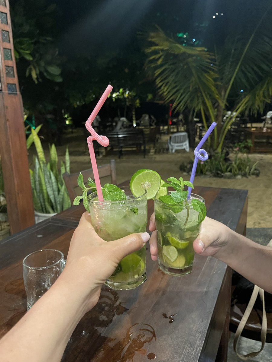 shatimrin's tweet photo. GN boys and girls 🍸🍸  mmmmmmmmmmm 👌 https://t.co/daI5HNOByc
