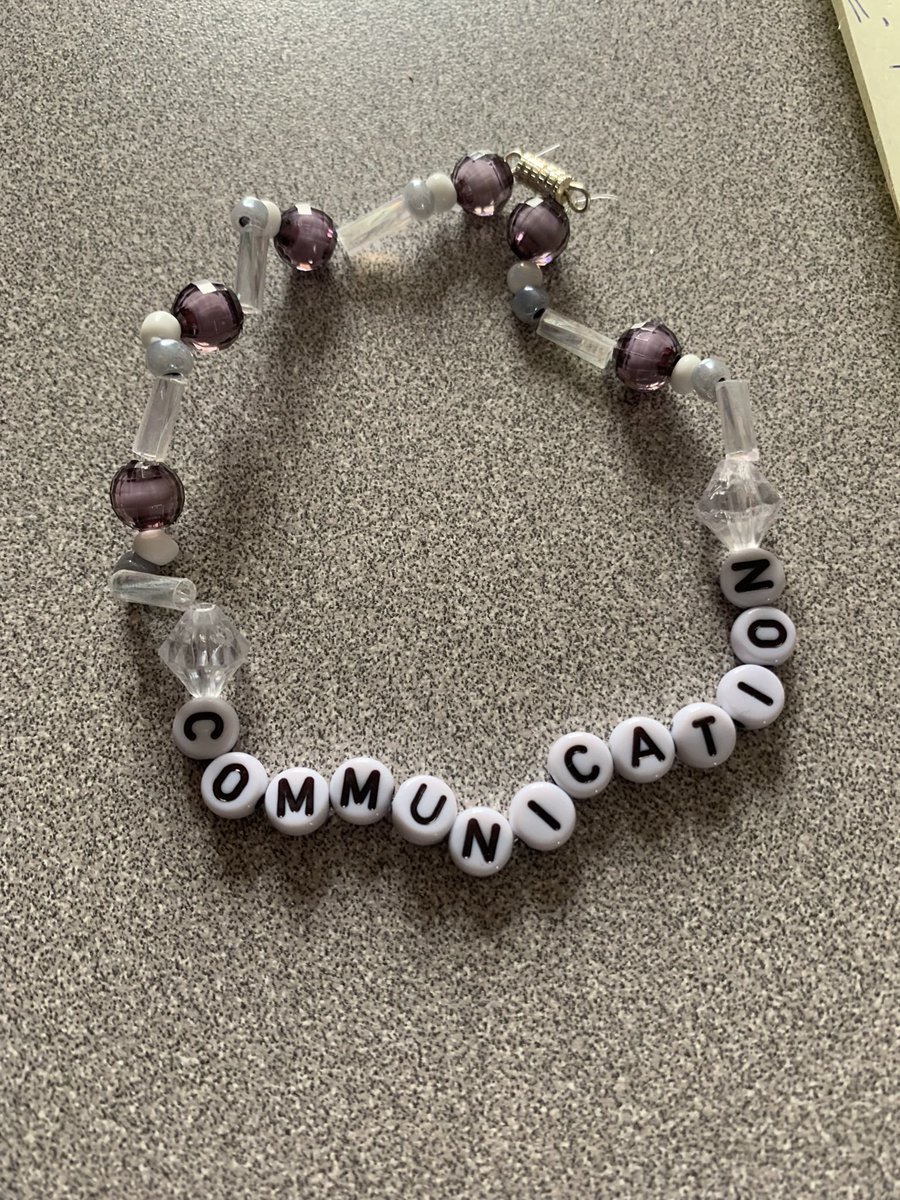 mswipersroom's tweet photo. The Grade 5s created and exchanged friendship bracelets in social studies to represent agreements between 2 parties in maintaining a long-lasting friendship. They used the bracelets as a way to symbolize promises. @mdbennie https://t.co/x651NngMm0