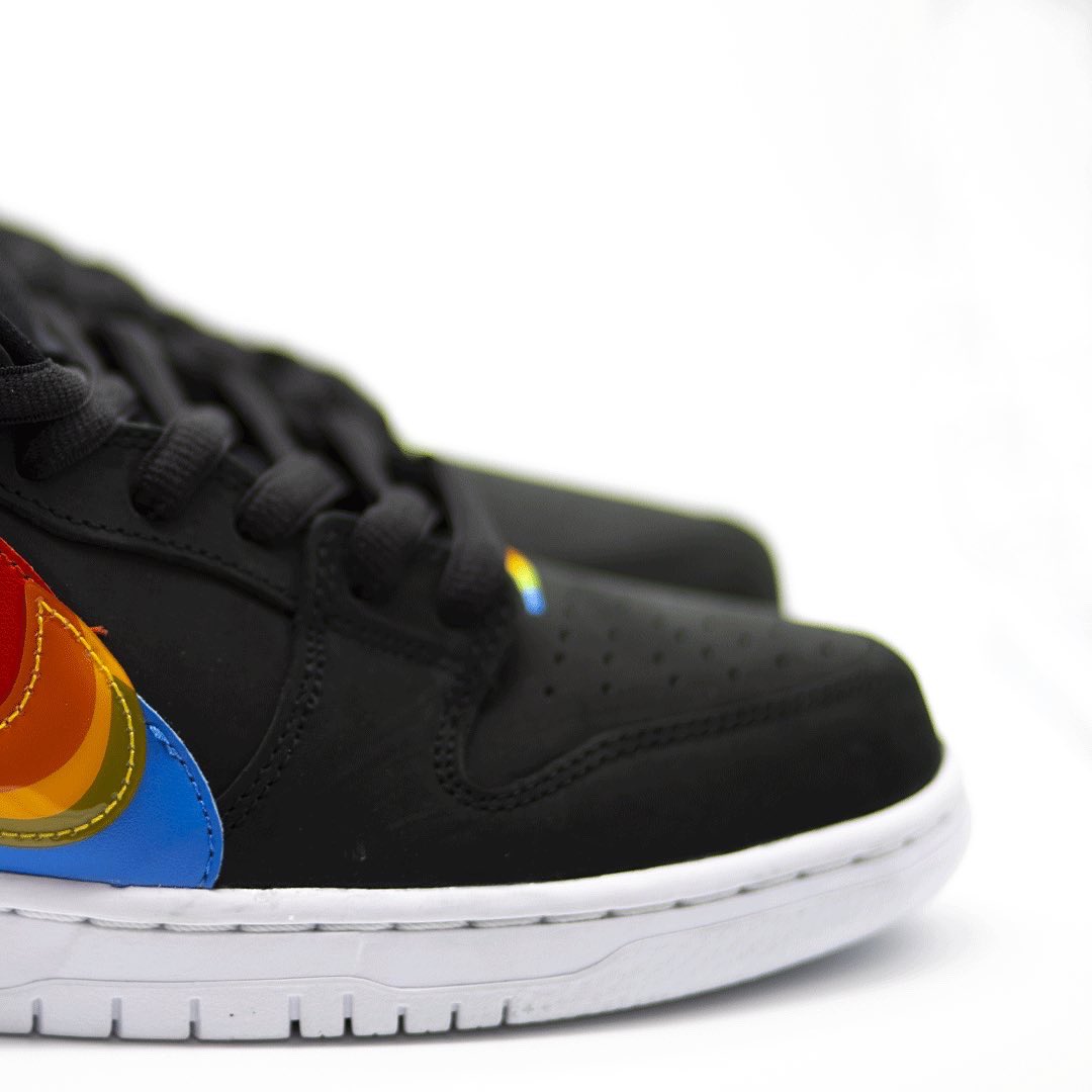 TClemStudios's tweet photo. #nikesbornothing #polaroid #todayskicks https://t.co/KEgWr8gxeD