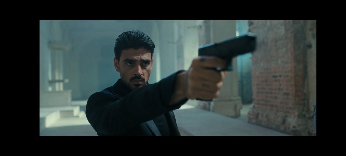 Potato_elham's tweet photo. #SpoilerAlert

I hate this scene!!!!!. Massimo didn't even say a word like " don't touch her and i will kill you " he's just stand there and like a statue😡😡

#365days #365daysnetflix #365daysThisday

🎬 365 days: this day https://t.co/6vPqNlL0KQ