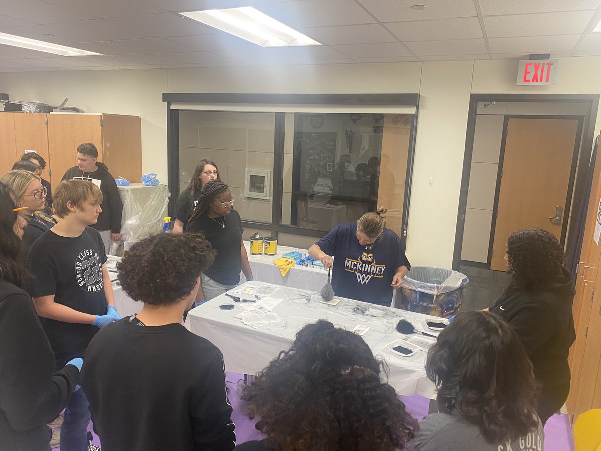 Justin_D_James's tweet photo. I was WoW’d on a Wednesday by Ms. Vinson’s Criminal Justice class and their carbon &amp; magnetic fingerprinting skills! #CTExcellence #MyMISD #LionsAreLearning https://t.co/ekIihDLSqE