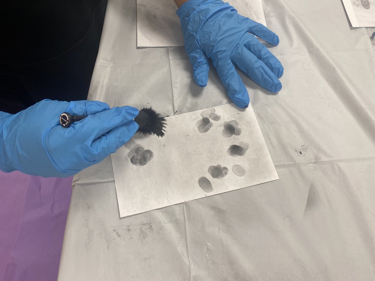 Justin_D_James's tweet photo. I was WoW’d on a Wednesday by Ms. Vinson’s Criminal Justice class and their carbon &amp; magnetic fingerprinting skills! #CTExcellence #MyMISD #LionsAreLearning https://t.co/ekIihDLSqE