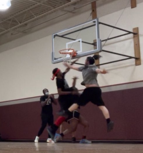 _angenay's tweet photo. Him: They don’t play any defense 
Them: 
.
.
. 
What state should I come hoop in ? https://t.co/liTjMgGZHK