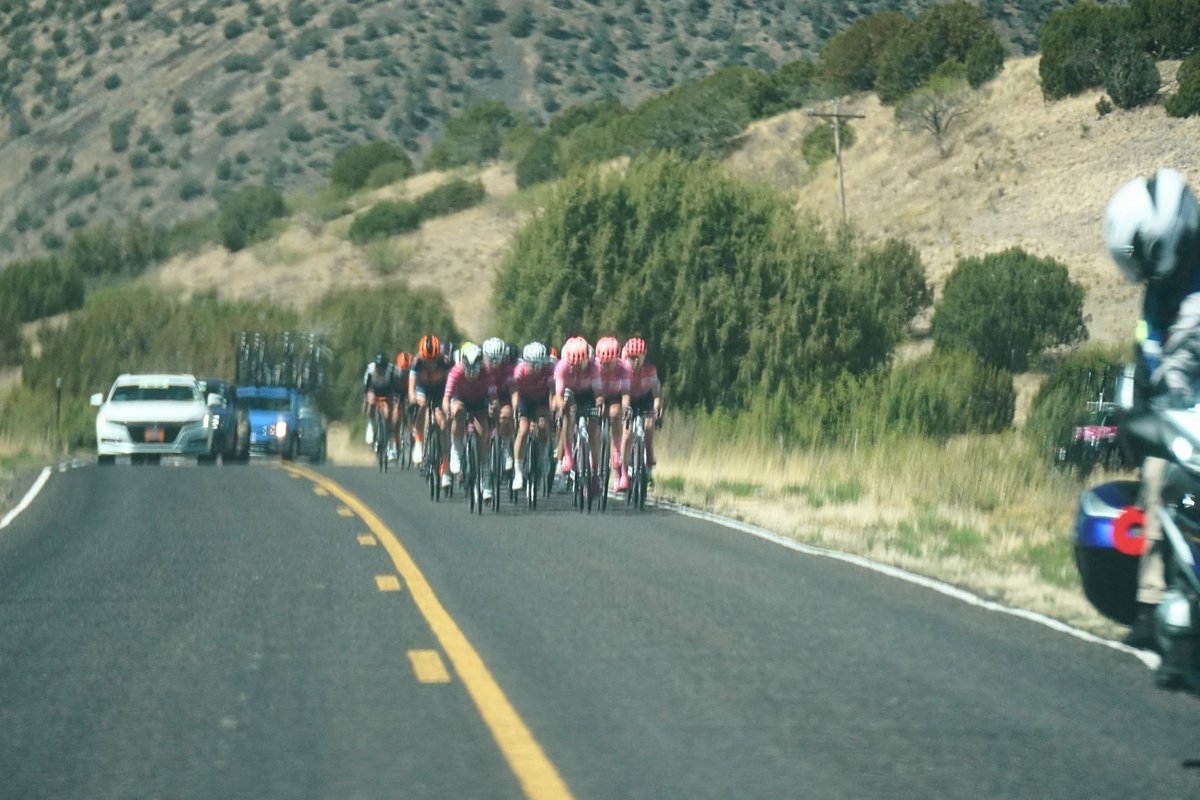 TouroftheGila's tweet photo. It's #pinkwatts vs #pinkwatts as @DNA_K4 and @EF_TIBCO_SVB battle for control of this #UCIWomen's peloton. 
#TOTG2022
#Gila2022 https://t.co/GZdWaSigcV