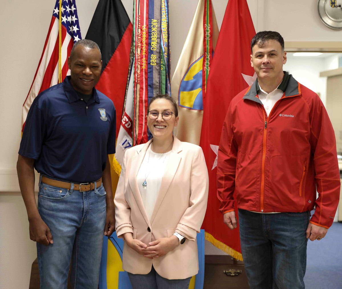 21stTSCSHARP's tweet photo. It's Denim D-

Um. Has anyone seen the @21stTSC SHARP PM? Isn't she meant to be in this pic?

(Psst. Look ⬇️)

Oh sure enough! And on this #denimday whether you're tall or small, the @21stTSCCG and CSM or this is your 1st day, you're part of a team that doesn't tolerate SA. https://t.co/lE3QA8UgIz