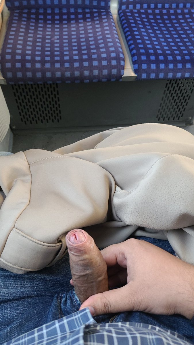 ghfgjhfgj's tweet photo. #Exhibitionism #publicdick #trainflash https://t.co/O6uSv3sXJ5