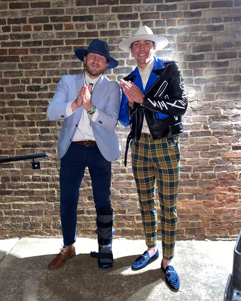 Bilbodatoad's tweet photo. More than just a Sport! ✨🏈
Shoutout to the @johnnytownsendfoundation helping with the launch of @_singlenotalone
It’s a magical thing when people use their platform to give back! 🙏🏽💜🐸
PS. My boot > Tommy’s shoes
#ToadLyfe #NFL #johnnytownsendfoundation #SingleNotAlone https://t.co/5aWzZMBPBV