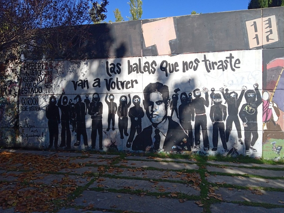 diegob32's tweet photo. Vean este muro, para los incrédulos de lo que viene, podrán apreciar unos números arriba 13- 12  es una clave que significa bastarda policía, (solo para entendidos) se encuentra en plaza Seregni https://t.co/1GGbHKKXvw