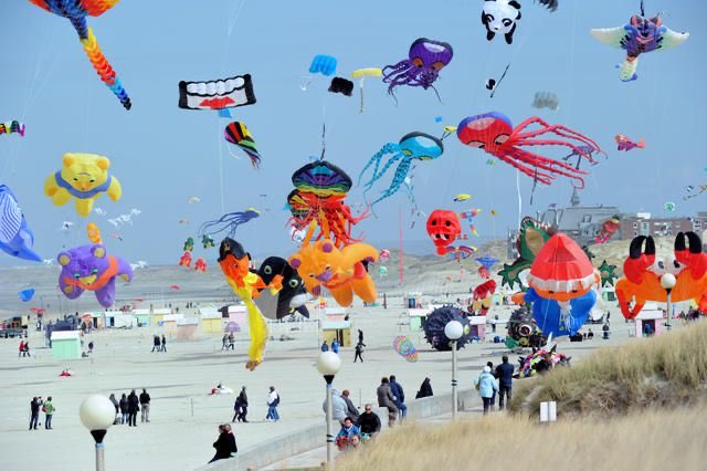 #DidYouKnow - From the 23rd of April until the 1st May it is the International Kite 🪁 Festival in Berck-sur-Mer en France 🇫🇷 #CelebratingTradition #CulturalAwareness #DesTraditionsFrancaises #PatrimoineFrançais 😊👍