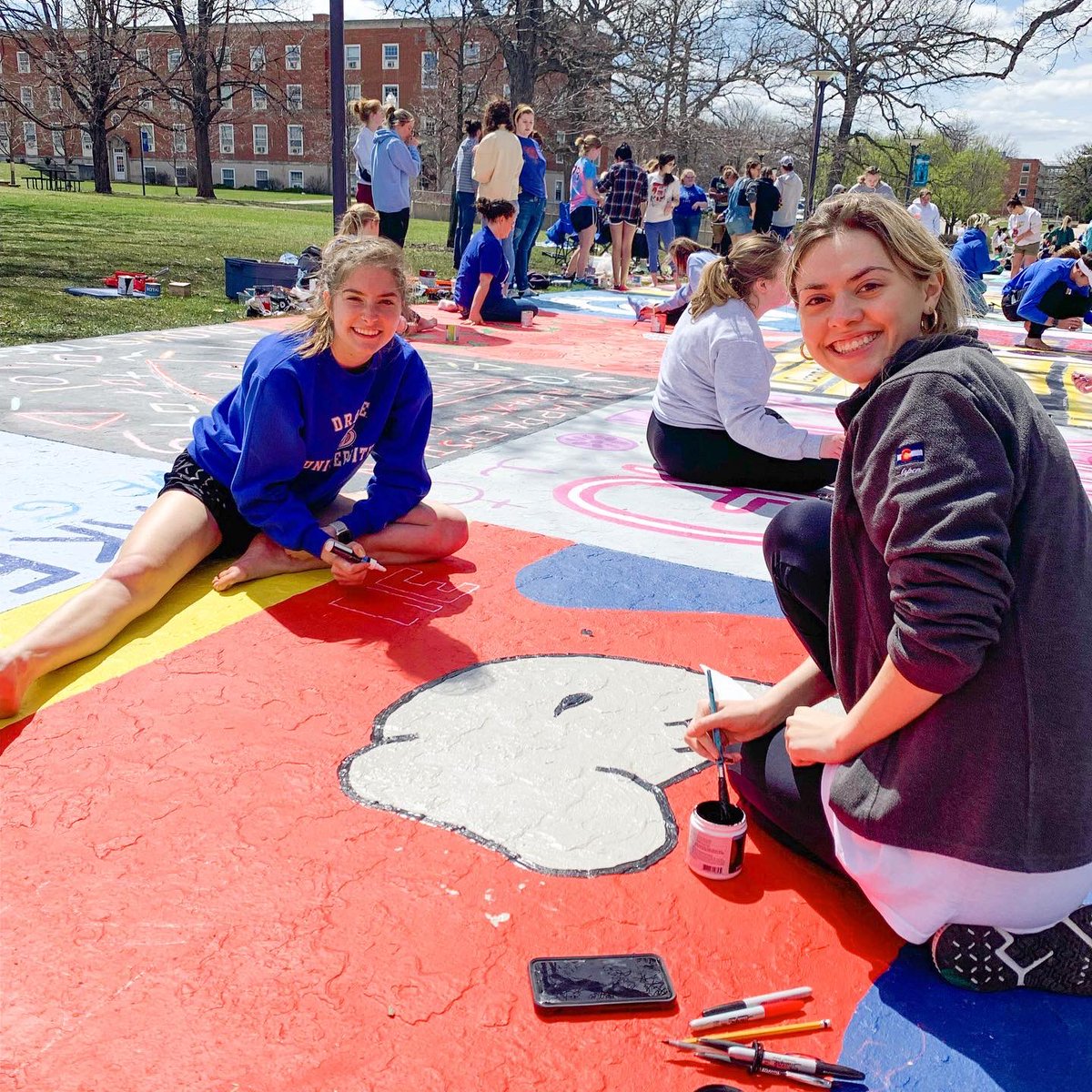 DrakeUCR's tweet photo. Iowa is glowing RED this November! #GlowTogether #DrakeRelays https://t.co/bPBZeRy12I